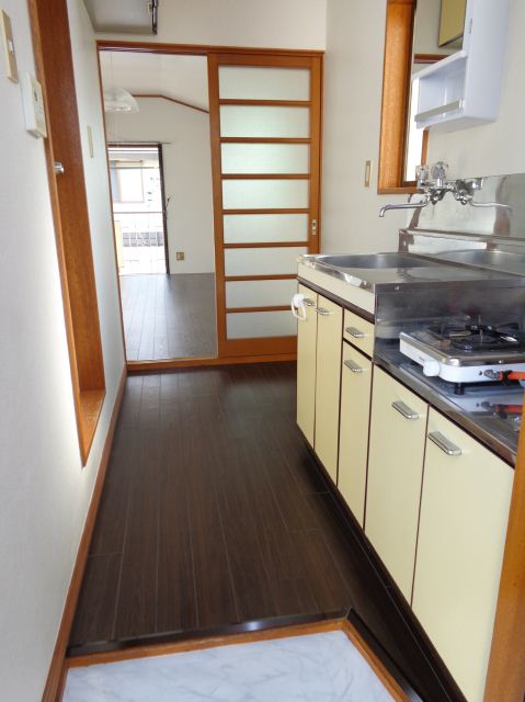 Kitchen. Kitchen space as seen from the front door ☆