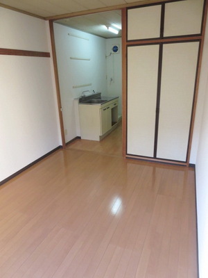 Other room space. Shiny flooring Tekkateka