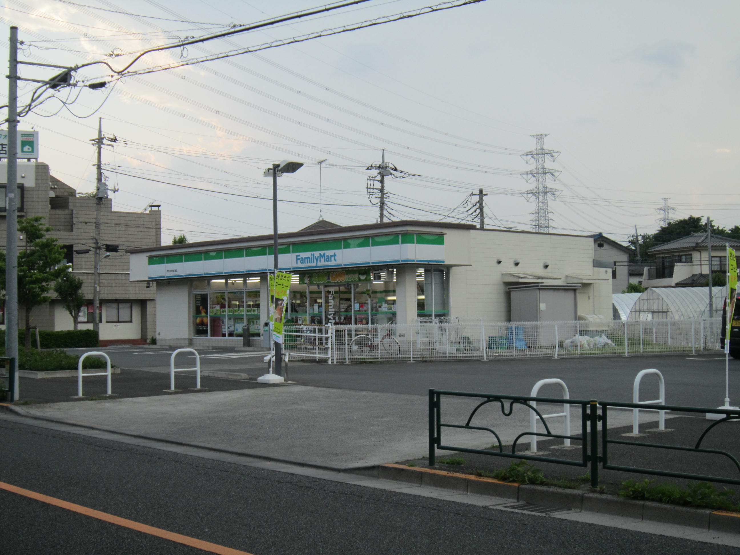 Convenience store. FamilyMart Hino Kitano Road store up (convenience store) 641m