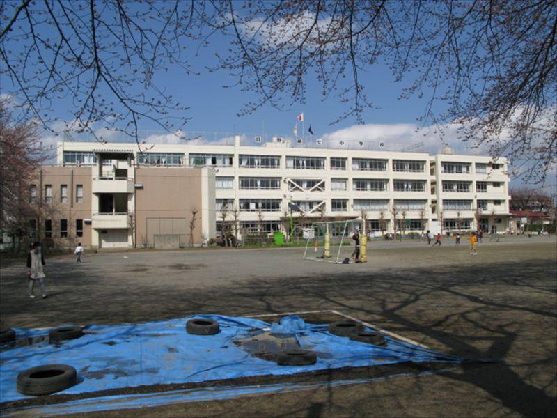 Junior high school. 1222m to Hino City Nanami junior high school