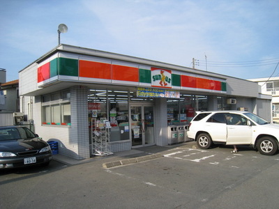 Convenience store. 500m to Sunkus (convenience store)