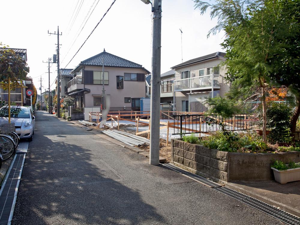 Local photos, including front road. Still a lot of you there is a peaceful living environment that is freely grow Hino children nature remains local (December 2013) Shooting