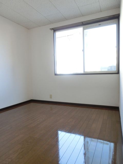 Living and room.  ☆ Western-style room is 4.5 tatami rooms ☆