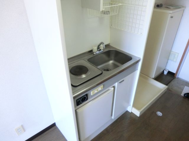 Kitchen. It is a kitchen with a gas stove ☆ 