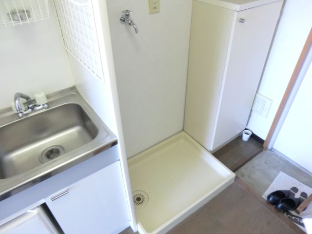 Other room space. Is Indoor Laundry Area ☆ 