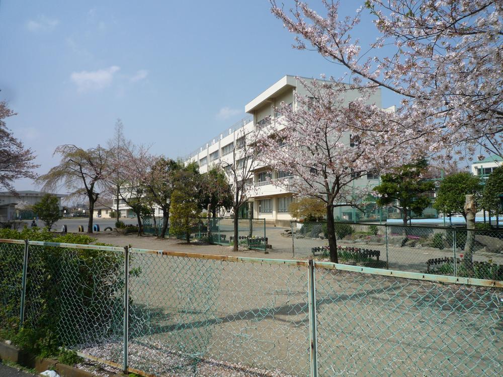 Primary school. 770m to Hino Municipal Nanping Elementary School