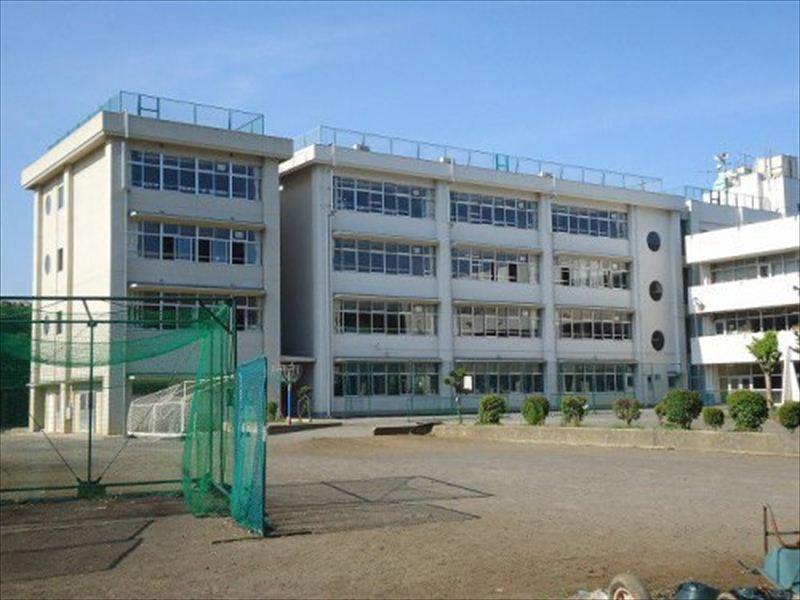 Junior high school. 568m to Hino Municipal Misawa Junior High School