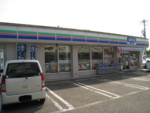 Convenience store. Three F until the (convenience store) 94m