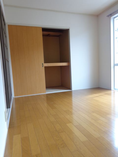 Living and room. It is also comfortably organize your luggage in the room there is a closet of 1 minute Pledge ☆ 