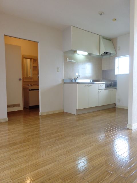 Living and room. Large dining ・ It will also be fun cooking in the kitchen ☆ 