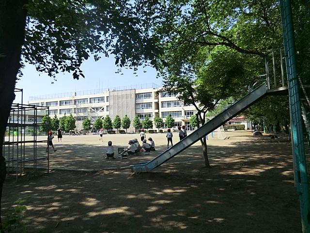 Primary school. 1070m to Hino seventh elementary school