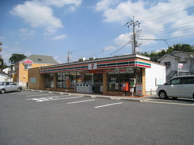 Convenience store. 150m to Seven-Eleven (convenience store)