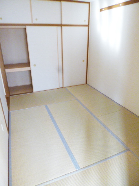 Other room space. Is a tatami room