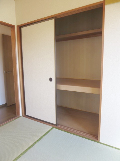 Receipt. Storage of Japanese-style room