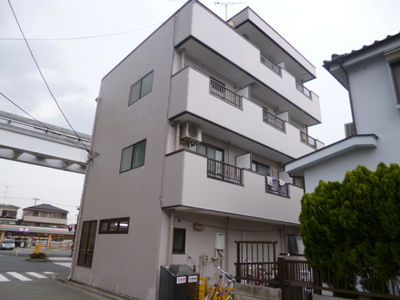 Building appearance. Convenience store is convenient in front of the eye