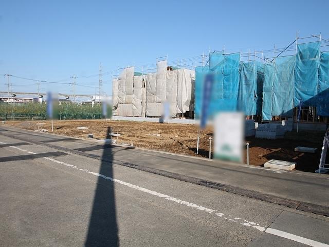 Local photos, including front road. Hino Manganji 3-chome, contact road situation
