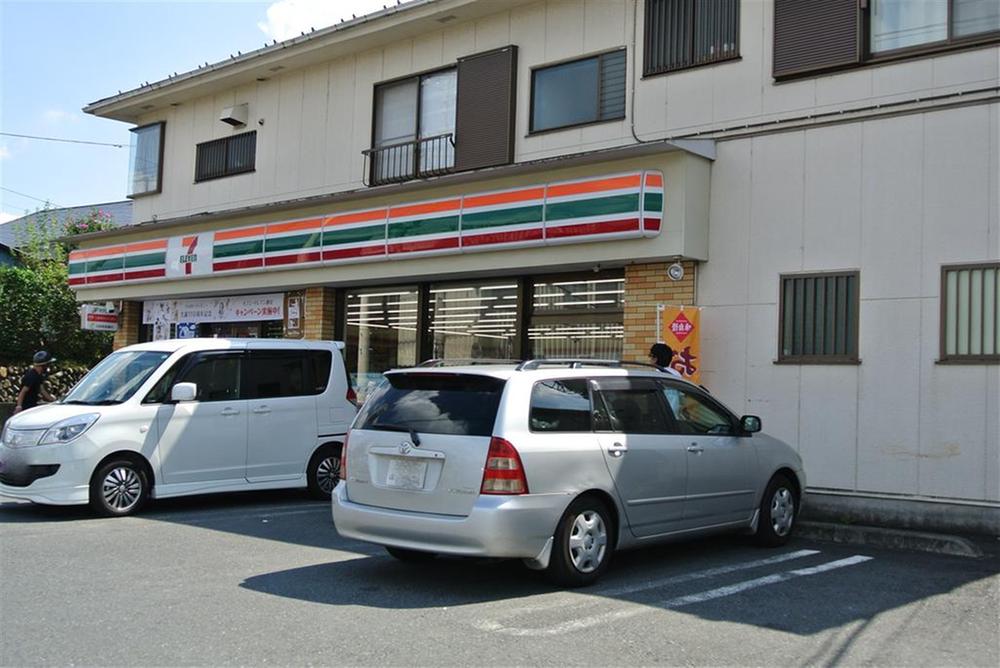 Convenience store. Seven-Eleven 684m to Hino Hirayama 6-chome