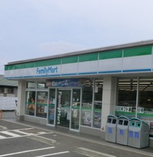 Convenience store. Family Mart Hirayama Castle park up (convenience store) 724m