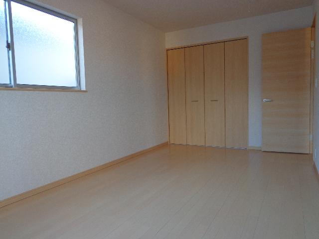 Non-living room. 1 Building