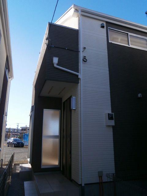 Local appearance photo. Building 3