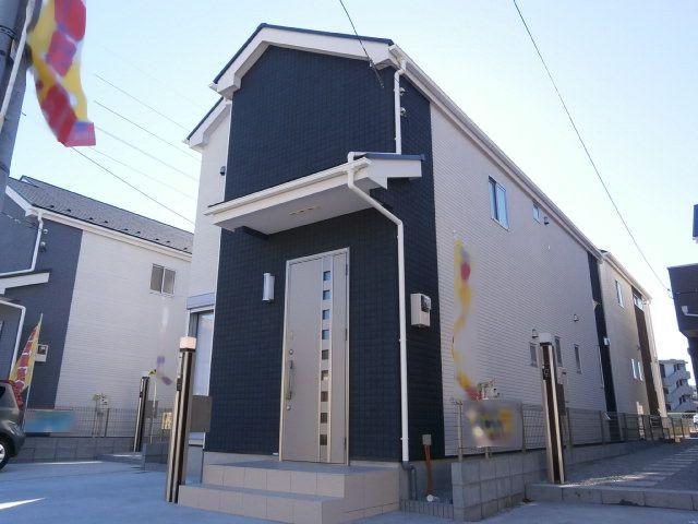 Local appearance photo. 4 Building