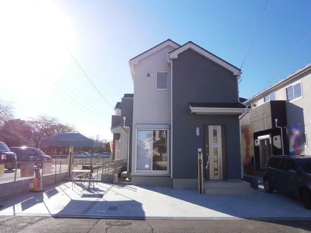 Local appearance photo. 6 Building