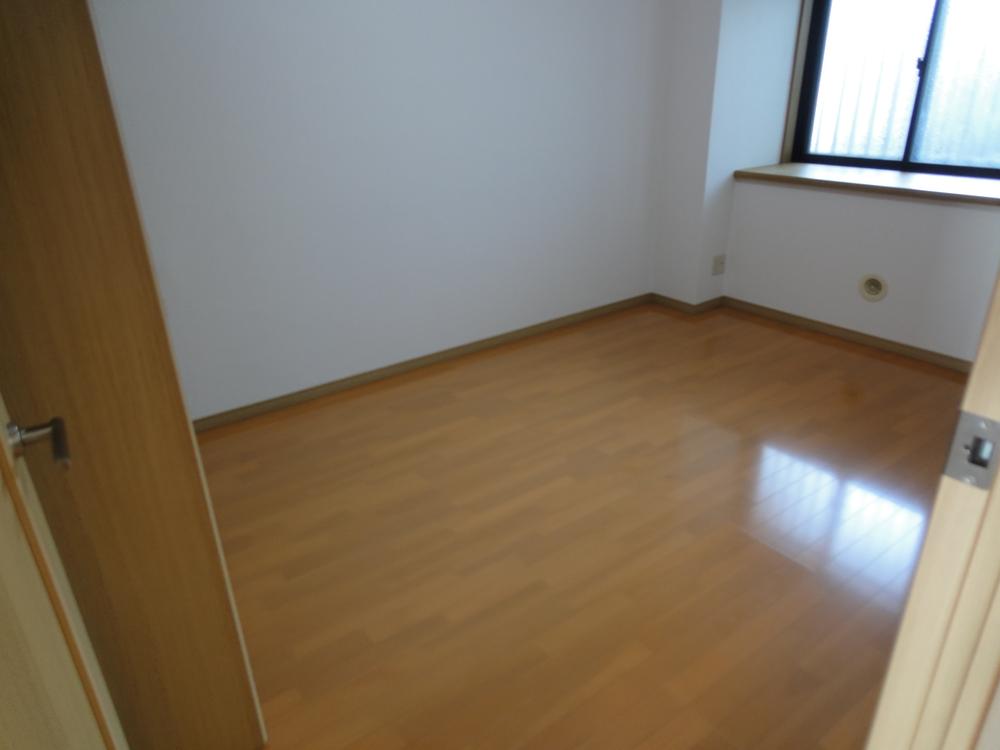 Non-living room. Indoor (March 2013) Shooting