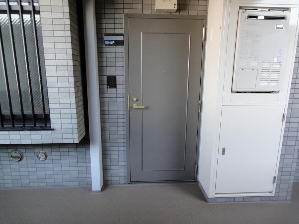 Entrance. Local (March 2013) Shooting