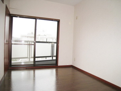 Living and room. There is also a Western-style