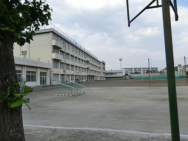 Junior high school. 1885m to Hino City Hirayama junior high school