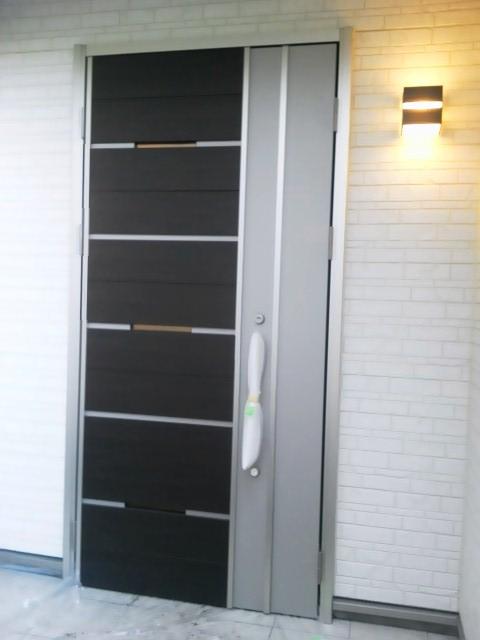 Entrance. Insulation entrance door ・  ・  ・ Parent-child door