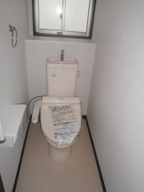 Toilet. 4 Building