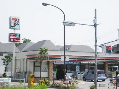 Convenience store. 678m to Seven-Eleven (convenience store)