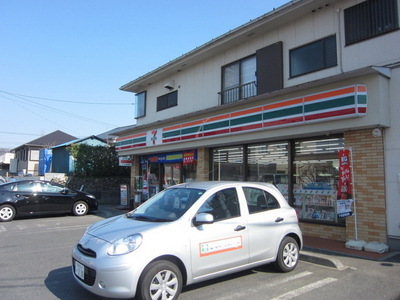 Convenience store. 560m to Seven-Eleven (convenience store)