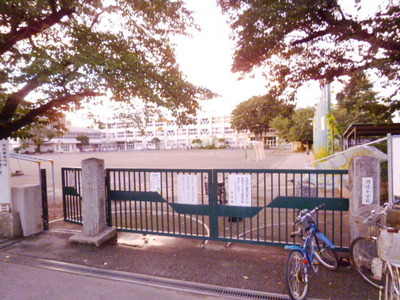 Primary school. 1382m to Hino City JunIsao elementary school (elementary school)