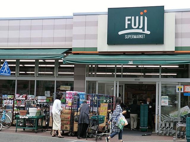 Supermarket. Fuji until the moxa Garden shop 962m