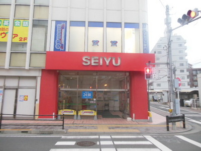 Supermarket. Seiyu to (super) 620m