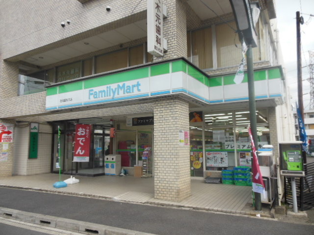 Convenience store. 500m to Family Mart (convenience store)