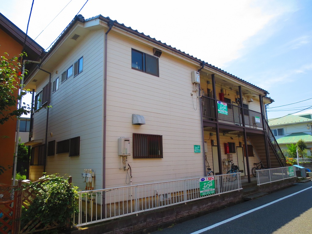 Building appearance. Supermarket ・ convenience store ・ Close to the school facilities ☆