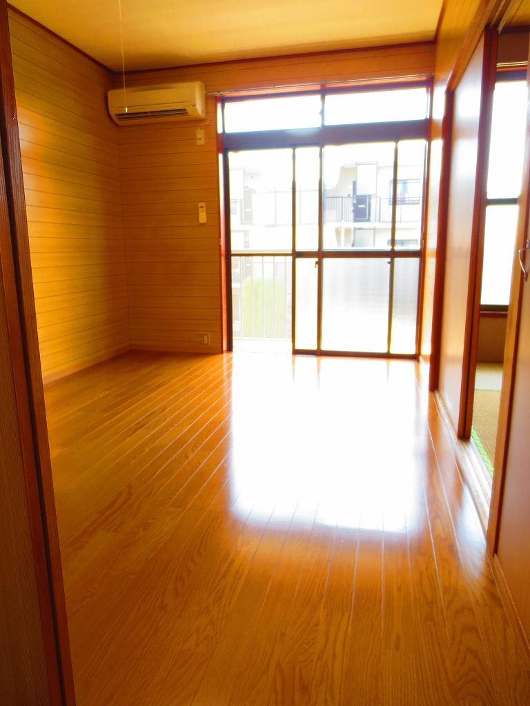 Living and room. Cleaning is the flooring of Ease ☆