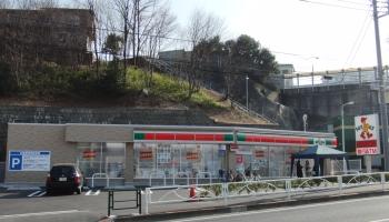 Convenience store. 266m until Thanksgiving Hino Osakaue shop