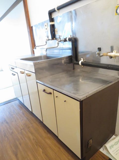 Kitchen. Two-burner gas stove can be installed in the kitchen