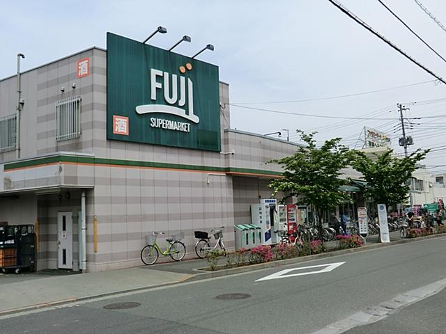 Supermarket. 827m until FUJI moxa Garden shop