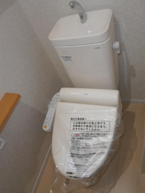 Toilet. 1 Building