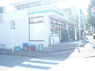 Convenience store. 100 yen Lawson 60m up to 1 minute (convenience store)