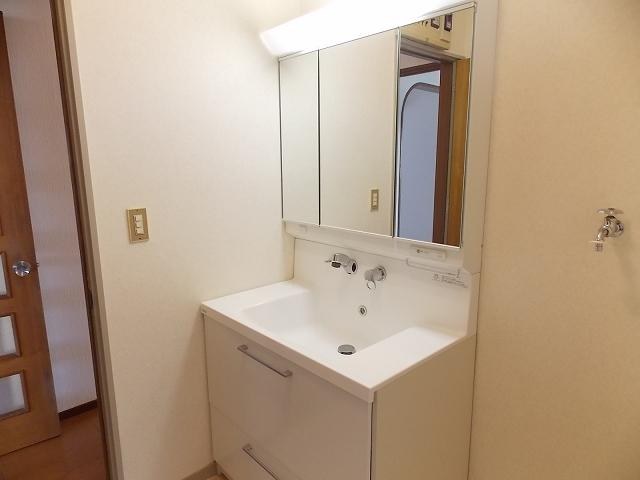 Wash basin, toilet. Hodokubo 8-chome washbasin