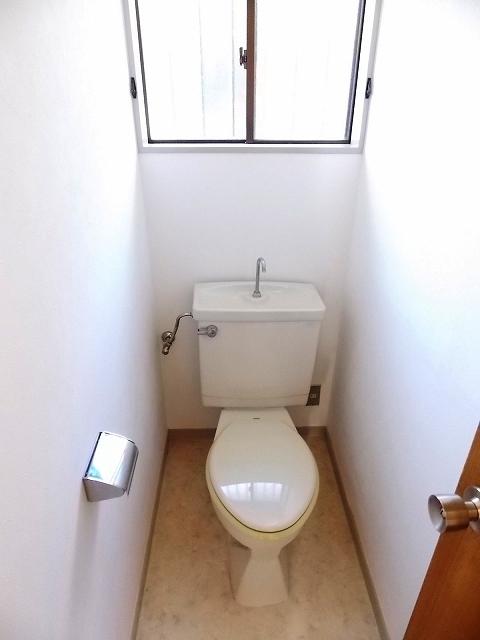 Toilet. Hodokubo 8-chome toilet