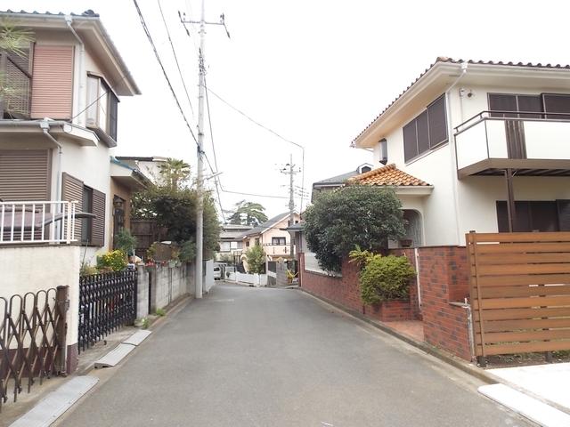 Local photos, including front road. Hodokubo 8-chome front road