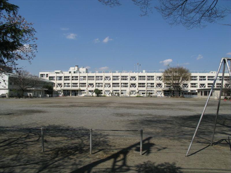 Junior high school. 1020m to Hino Municipal Hino third junior high school