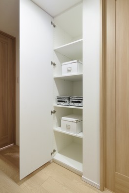 Things input useful for storing things (hallway storage) cleaner and family shared